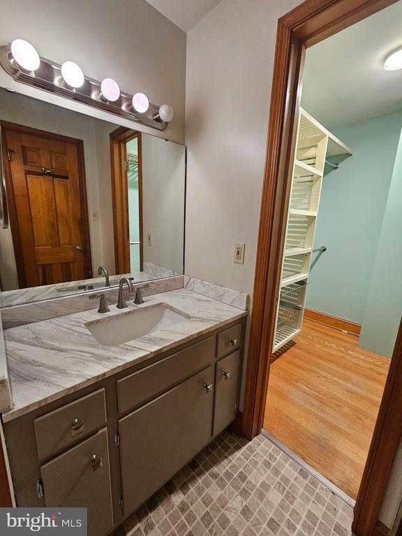 Building Photo - 615 Villa Ave