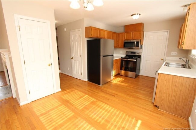 Building Photo - 101 Lake Meadow Dr