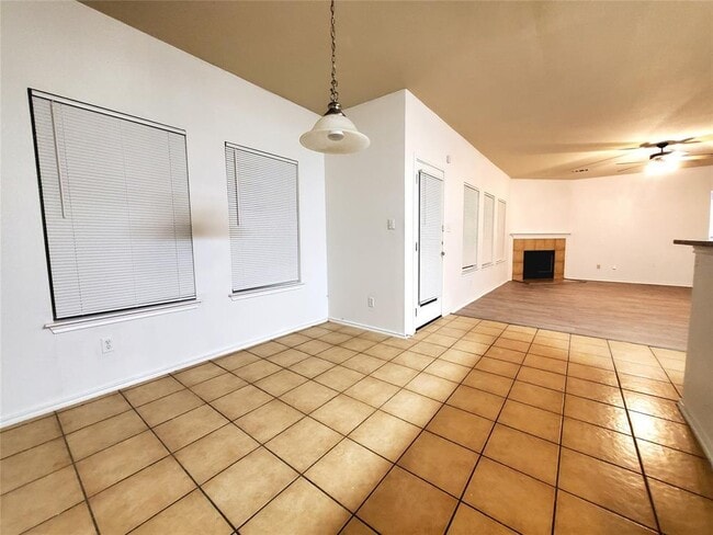 Building Photo - 17909 Maxa Dr