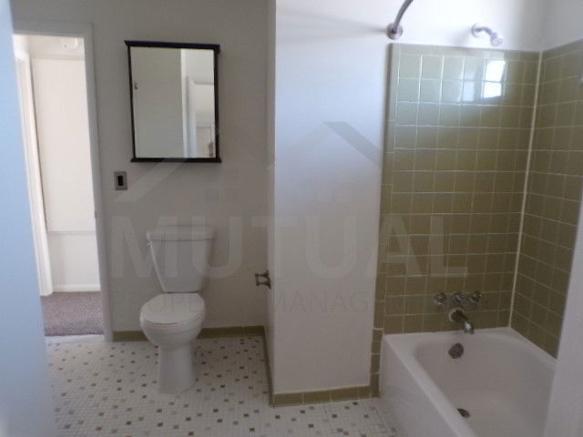 Building Photo - 147 Huronview Ct