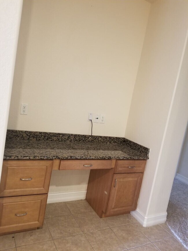 Building Photo - start the new year in your beautiful 3/2/2...