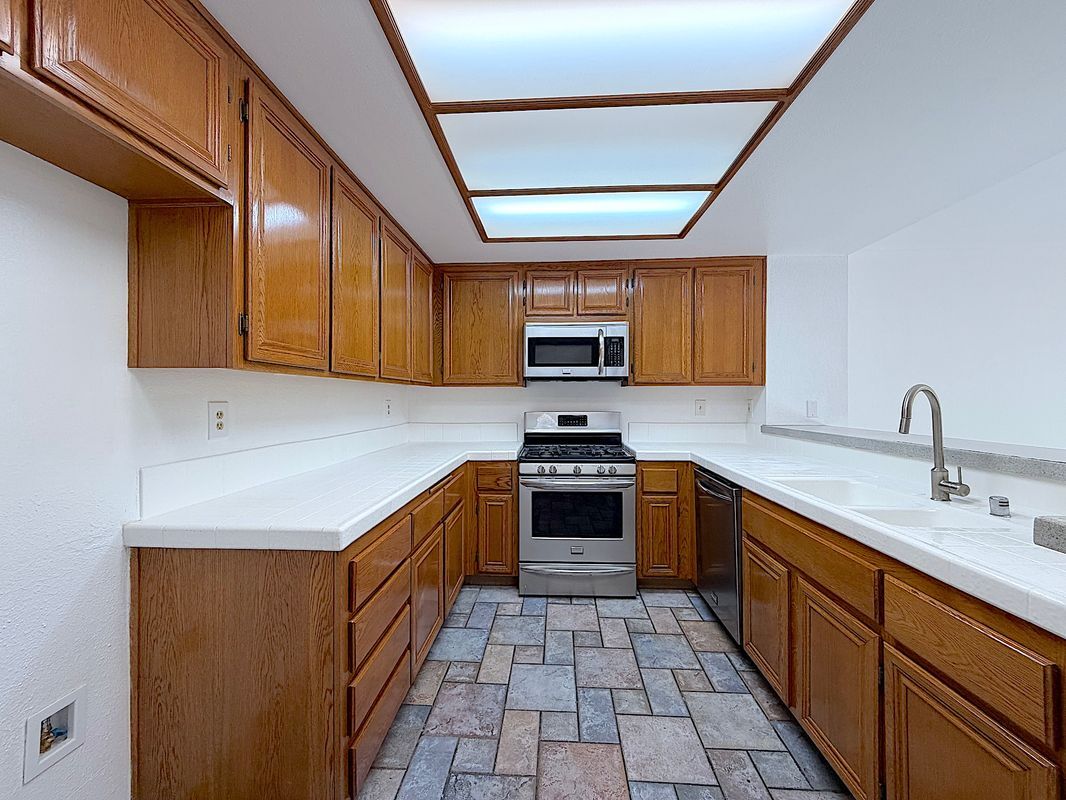 Building Photo - 1548 Vallecito