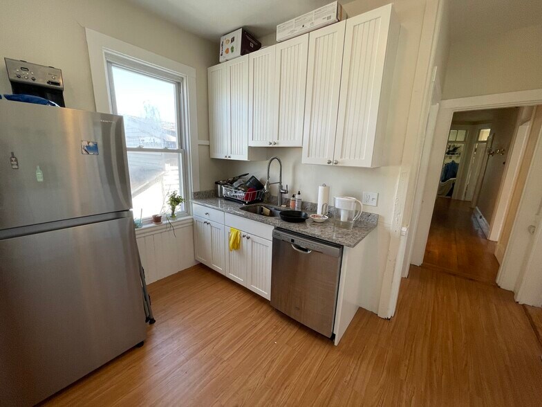 Building Photo - 40 Cherry St