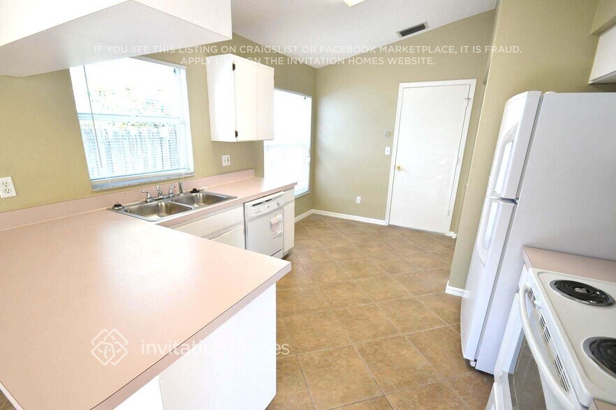 Building Photo - 10002 Cedar Dune Dr