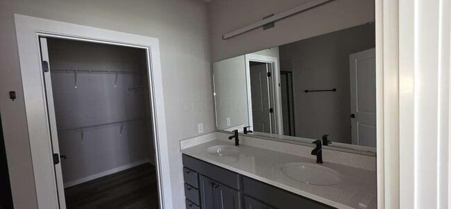 Building Photo - 566 Rochdale Run