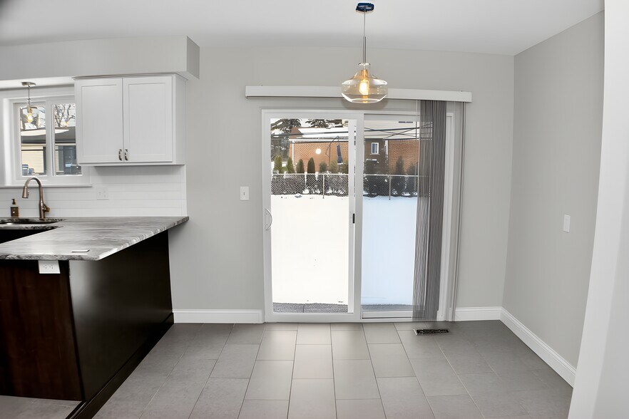 Building Photo - 9768 Lincoln Ct