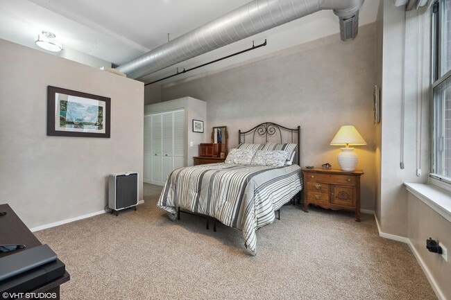 Building Photo - 6 S Laflin St