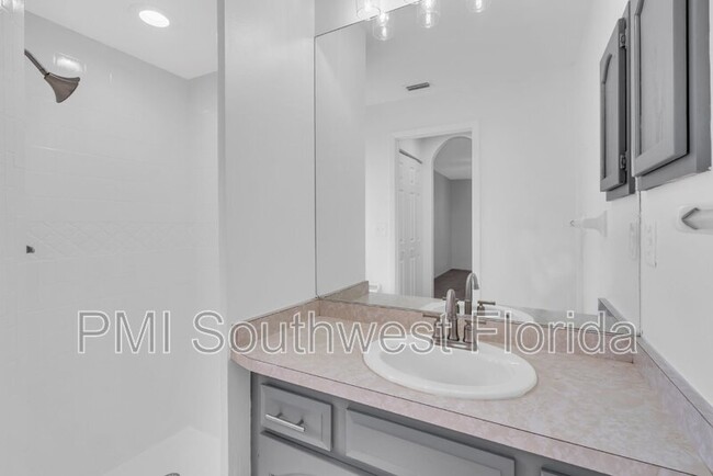 Building Photo - 1027 Deer Hollow Way