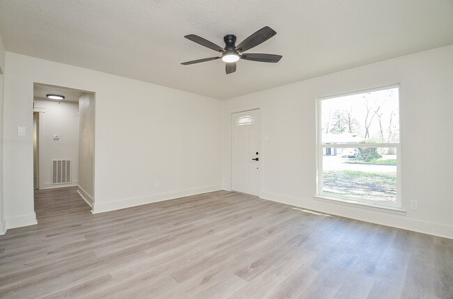 Building Photo - 4434 McCleester Dr