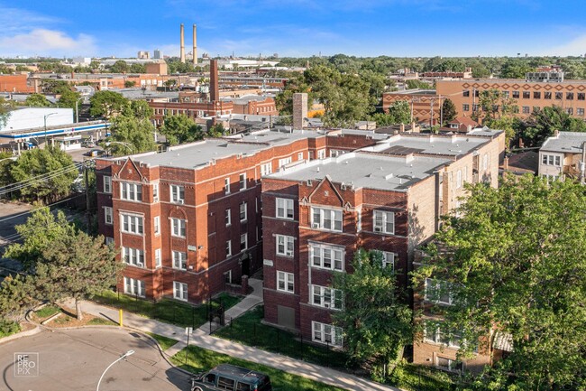 Building Photo - 4815-23 W Cortez St