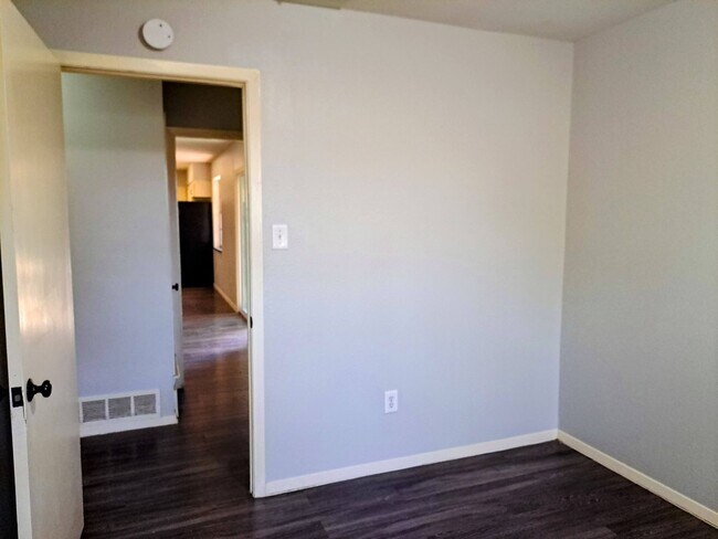 Building Photo - 56041 Glenwick Ln