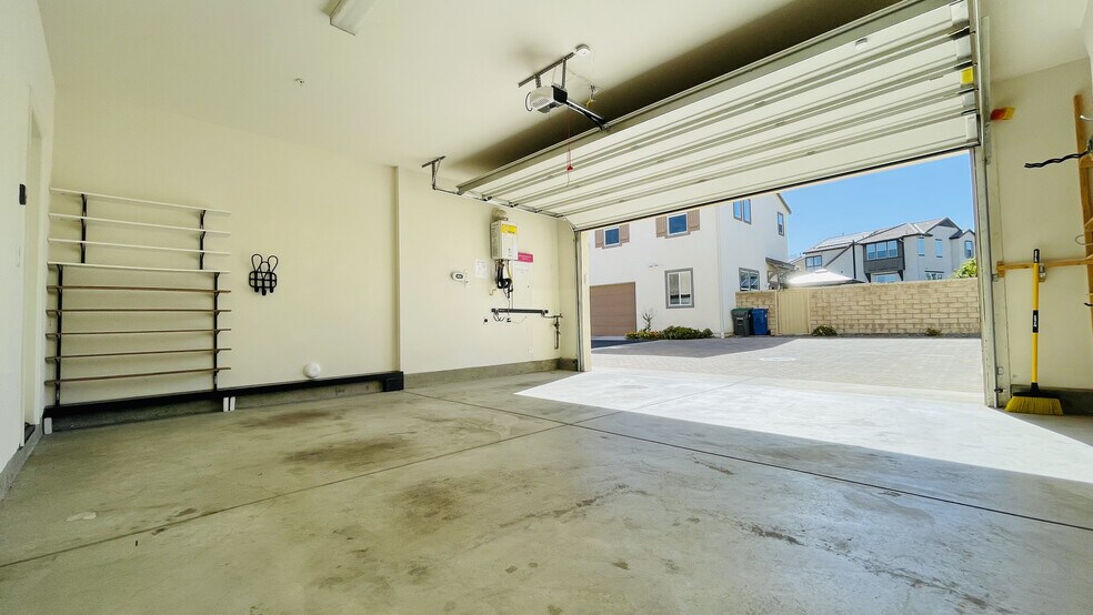 Building Photo - 24359 Verdugo Cir