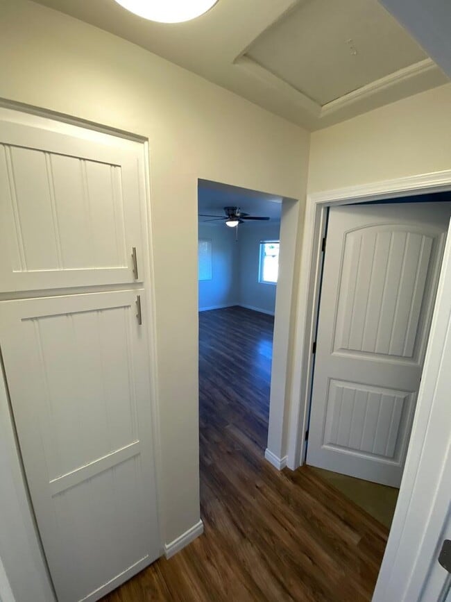 Building Photo - 3 Bedroom 1 Full Bath Remodeled Twin-Home