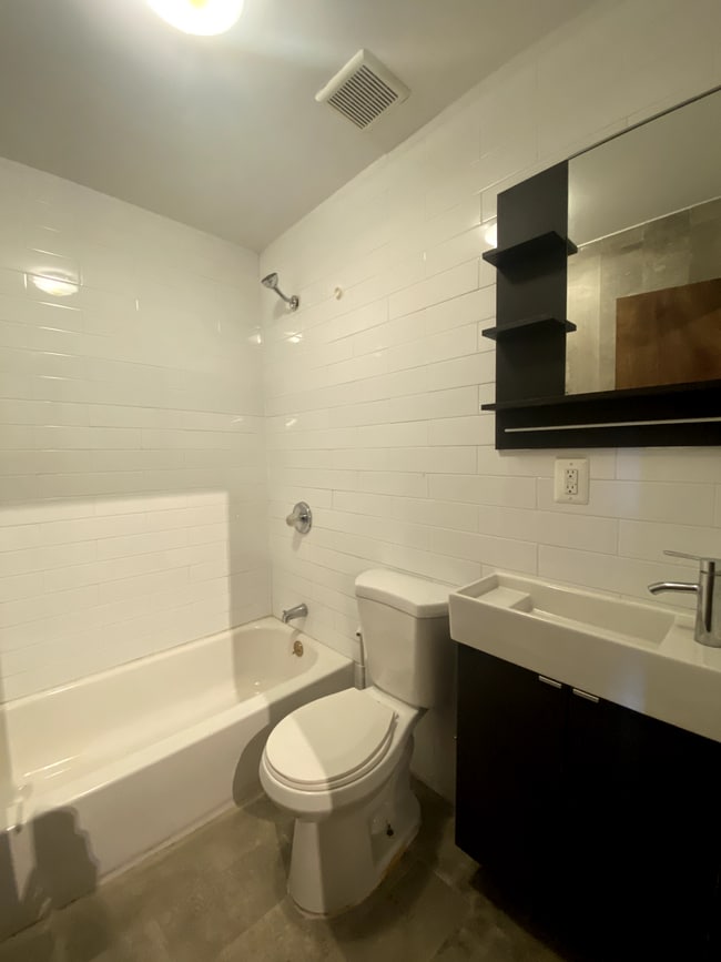 Building Photo - 82 Hull St