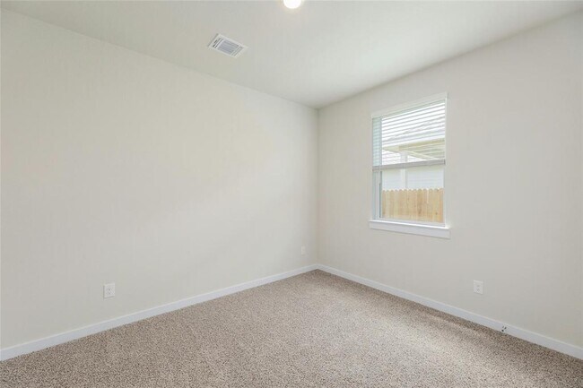 Building Photo - 512 Clearlake Dr