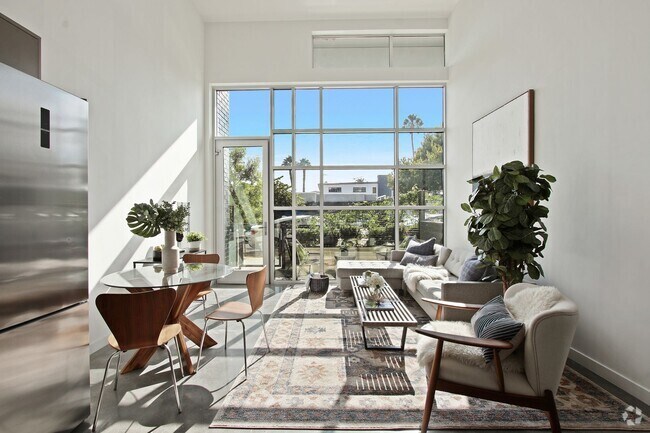 Building Photo - 3008 Santa Monica Blvd