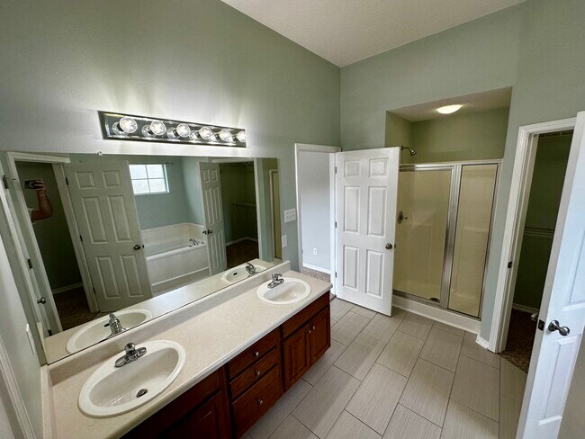 Building Photo - 27094 Stratford Glen Dr