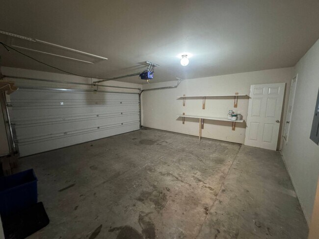 Building Photo - 5207 Bridgewood Dr