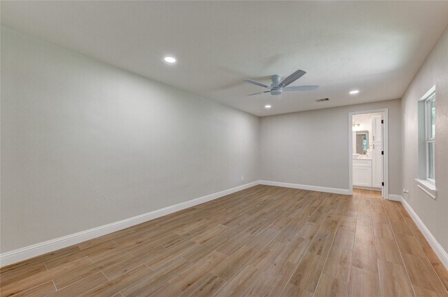 Building Photo - 3538 Truxton Dr