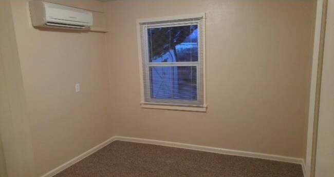 Building Photo - 632 N 5th E St