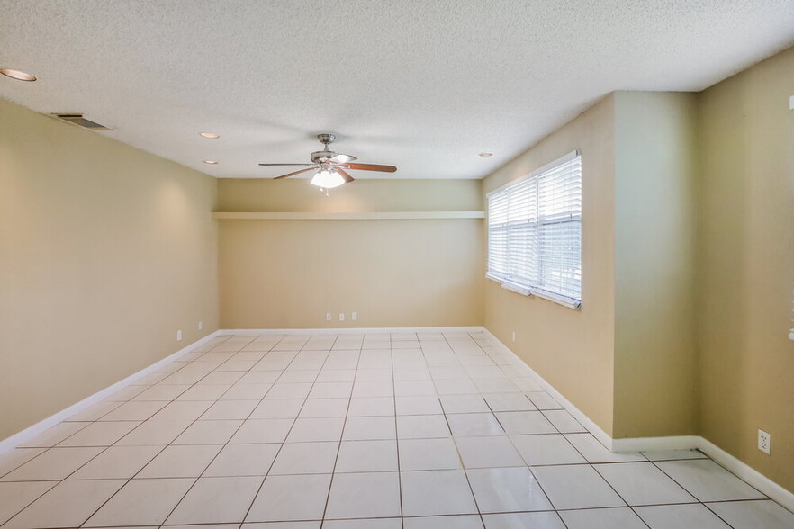 Building Photo - 3275 W Buena Vista Dr