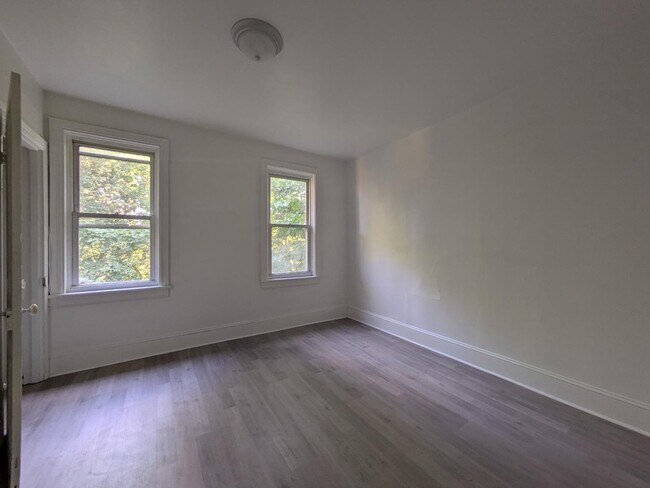 Building Photo - 325 E Church St