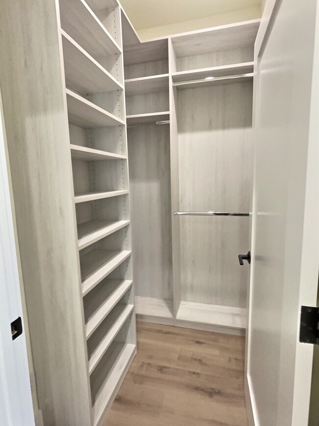 Building Photo - 5340 Grosvenor Blvd