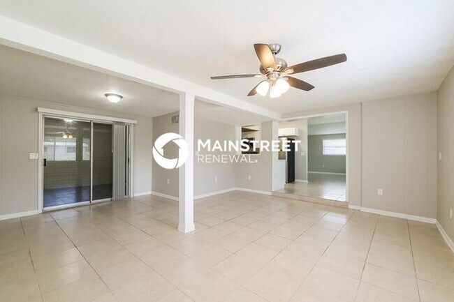Building Photo - 3 Bedroom Pet-Friendly Home in WINTER HAVEN, FL with Main Street Renewal
