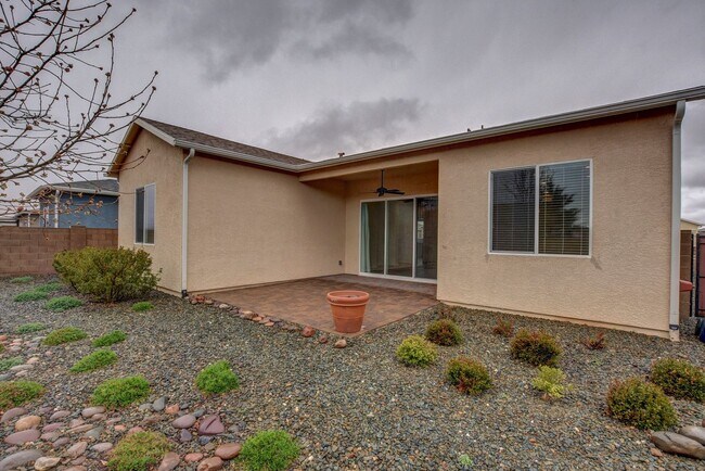 Building Photo - Beautiful 2 Bedroom with Den in Quailwood!