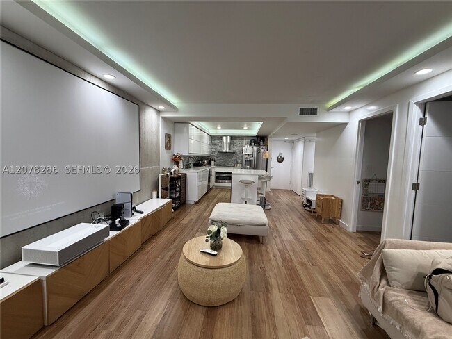 Building Photo - 401 Ocean 325