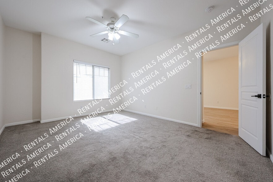 Building Photo - 2831 E Southern Ave