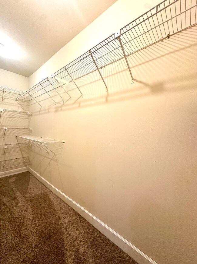 Building Photo - White Oak Common 3BR 2 1/2BA