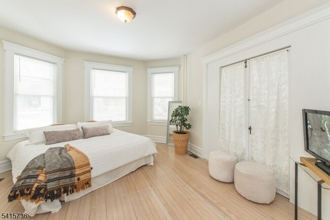 Building Photo - 207 Hillside Ave