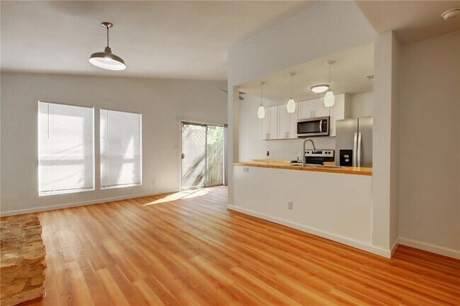 Building Photo - 12820 Copper Cliff Ave