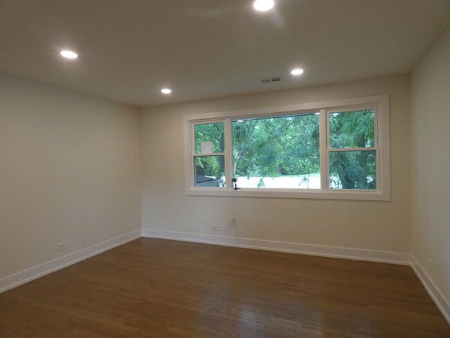 Building Photo - 241 S Small Ave