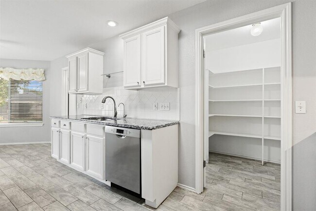 Building Photo - 16802 Bailey Jean Dr