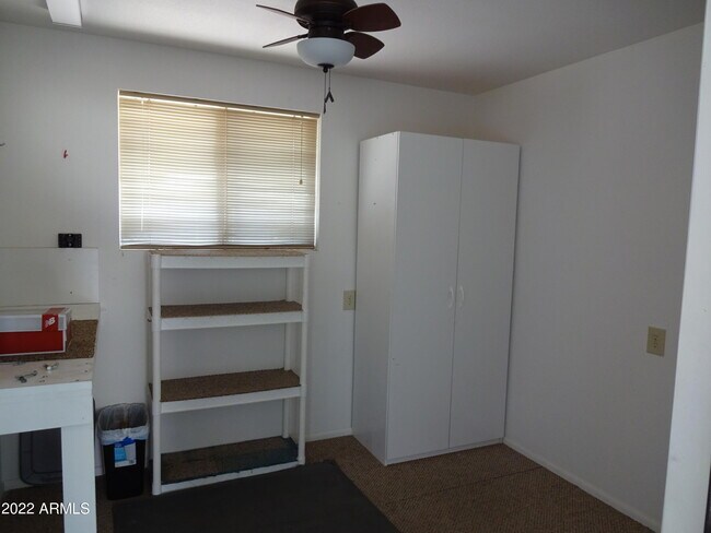 Building Photo - 9930 W Oak Ridge Dr