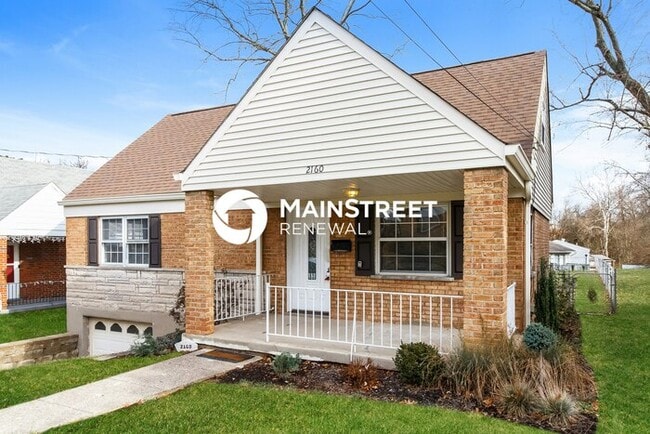 Building Photo - 4 Bedroom Pet-Friendly Home in Cincinnati, OH with Main Street Renewal