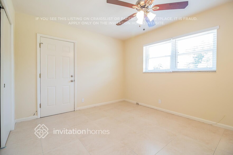 Building Photo - 610 Zinnia Dr