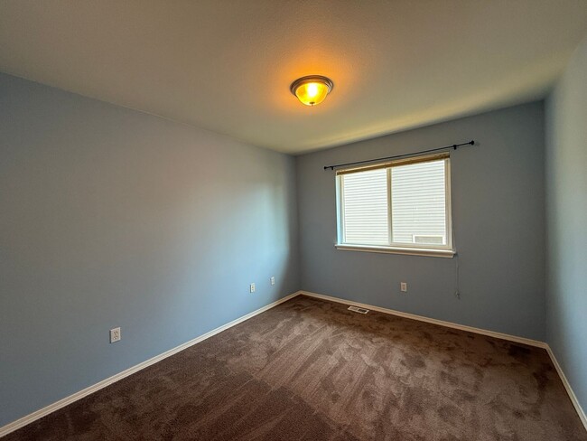 Building Photo - Spacious 4 Bed 3 Bath Home in a Prime Loca...