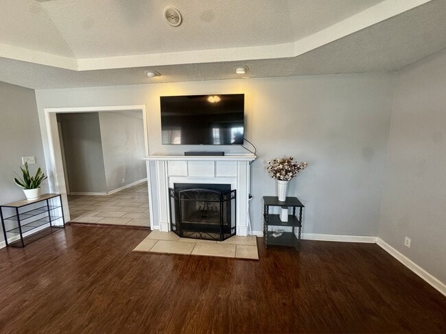 Building Photo - 1201 Crystal Dr