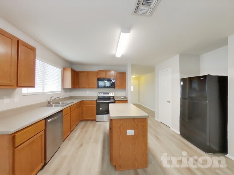 Building Photo - 8410 Stone Chase