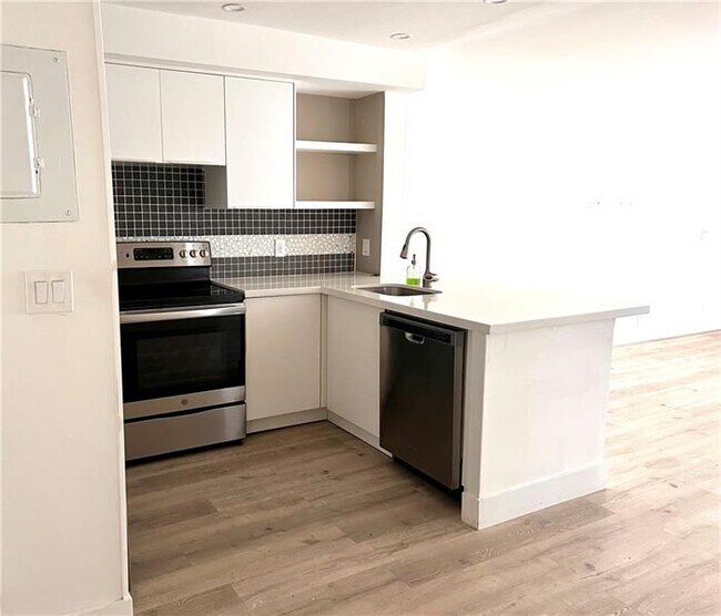 Building Photo - 10930 Royal Palm Blvd