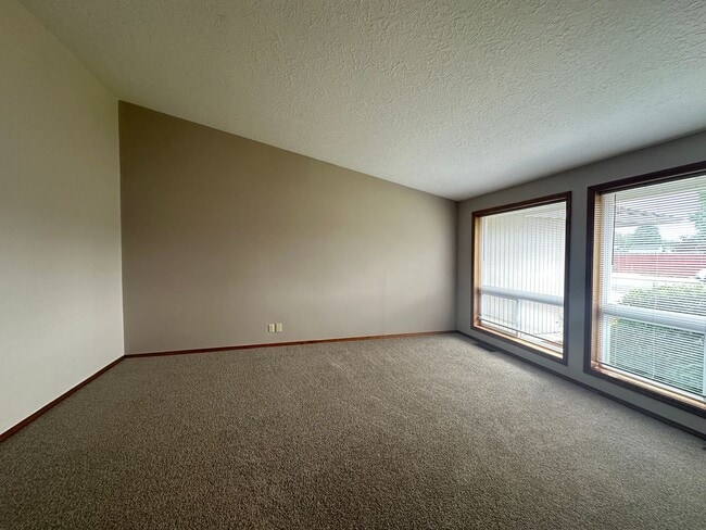 Building Photo - Updated Three Bedroom Home in North Salem