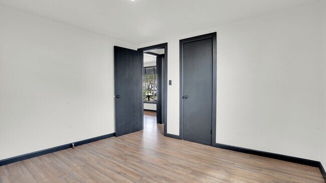 Building Photo - Updated 3 Bedroom Rental $1100/Month