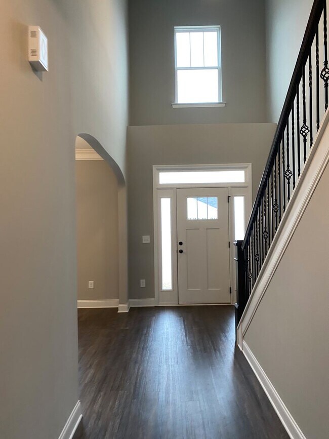 Building Photo - Spacious 5-Bedroom Home with Open Foyer - Move-In Ready! **Close to Fort Gordon, Hospitals, and I...