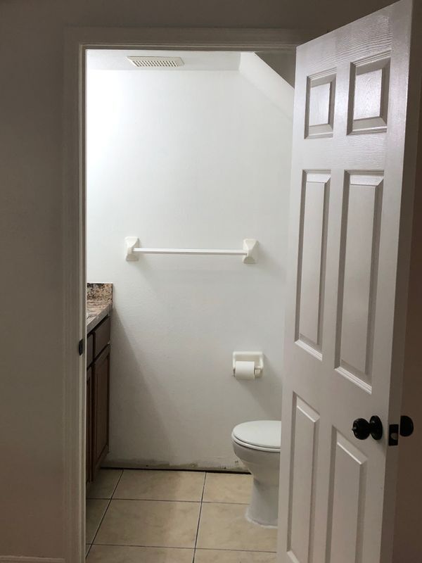Building Photo - 1611 Sanibel Dr