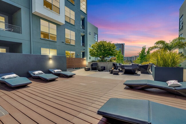 Building Photo - 355 Berry St