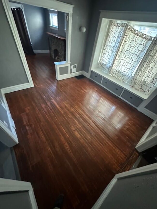 Building Photo - 268 Ave. C