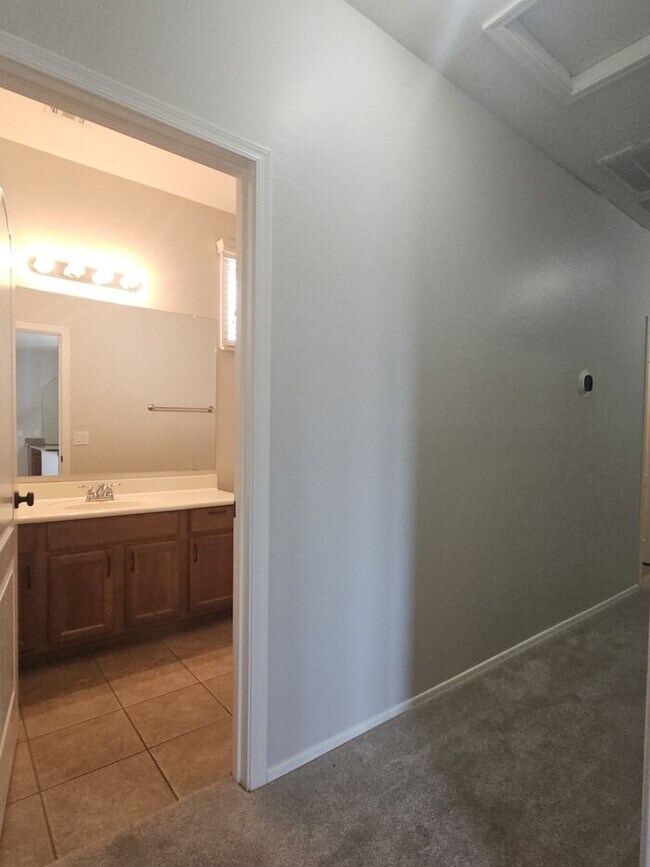 Building Photo - MOVE-IN READY HOME IN COOLEY STATION!